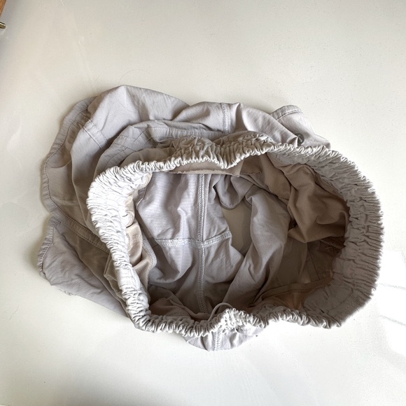 Lululemon Tracker Shorts, women’s, white, size 4 - Picture 5 of 7